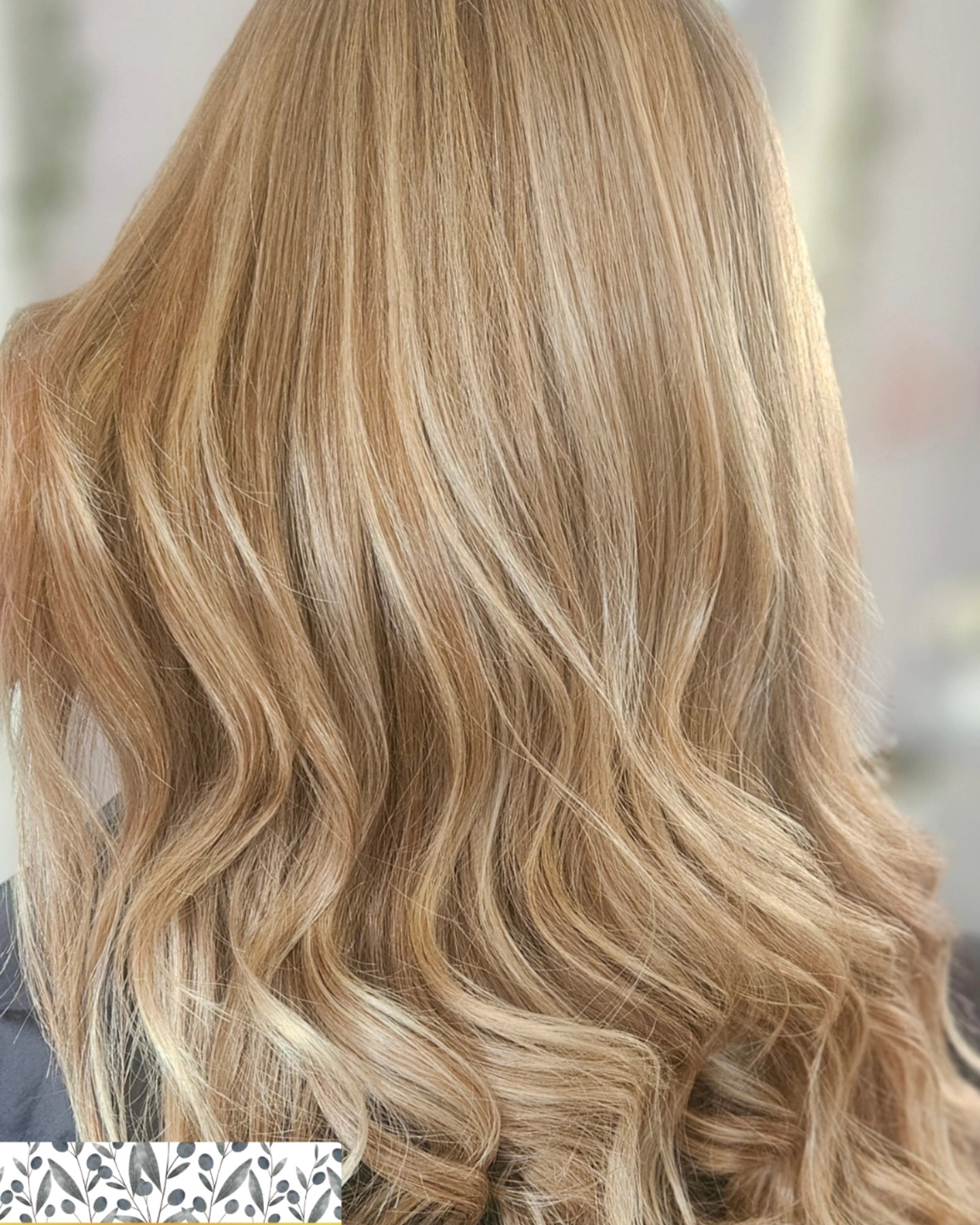 Honey blonde waves
